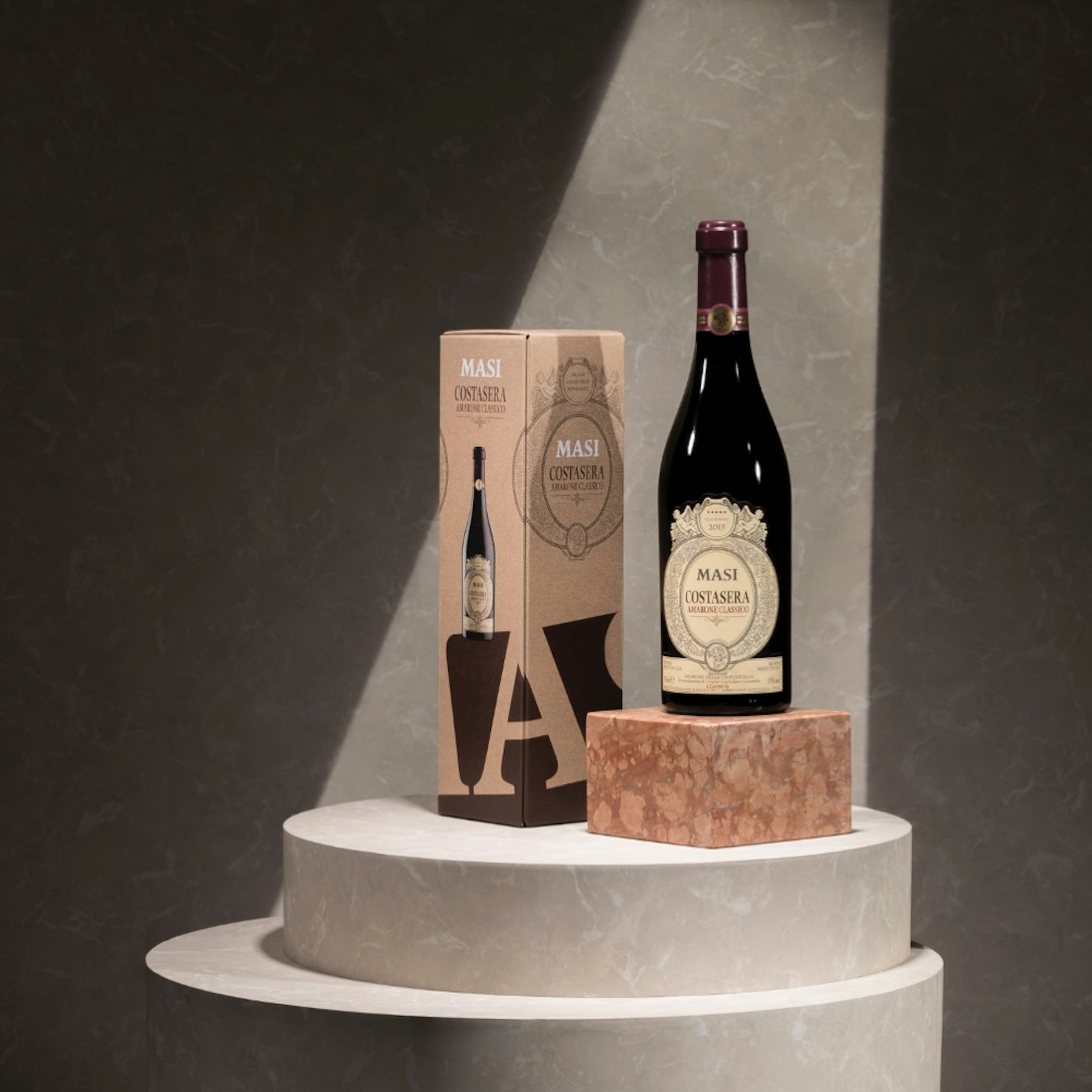  L'Amarone Costasera è espressione dell’autorevole expertise di Masi nella tecnica "Appassimento", applicate sulle varietà autoctone della Valpolicella Classica.