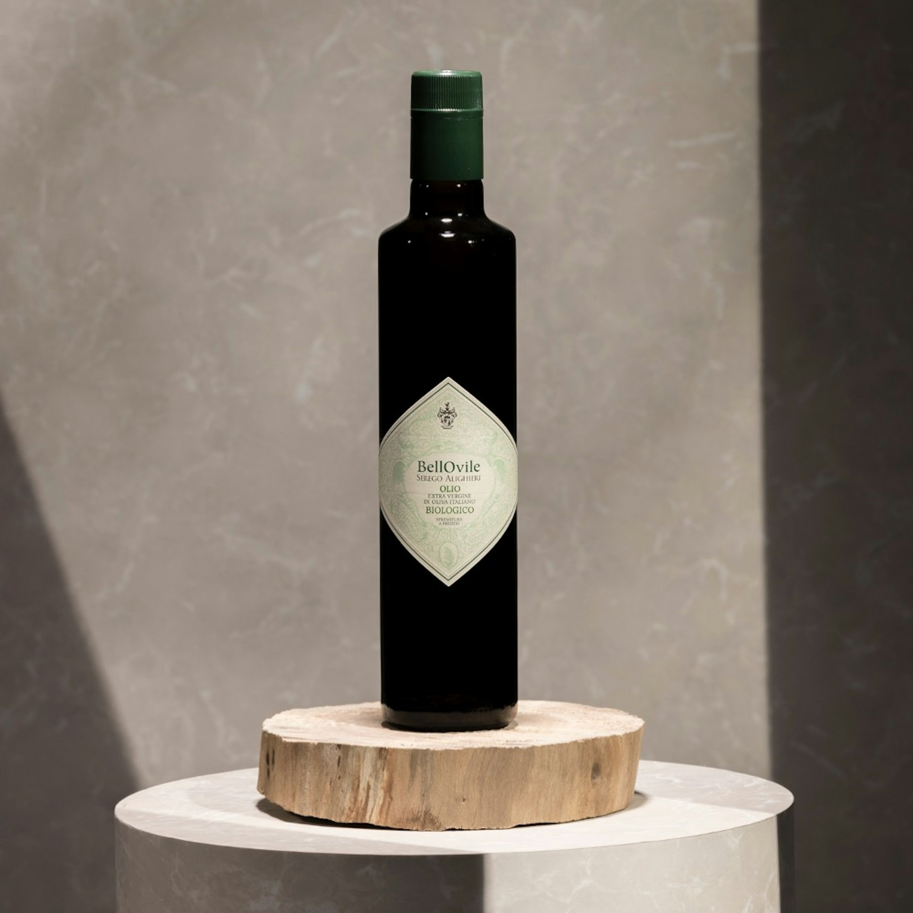  Tuscan oil produced from olives harvested by hand and cold worked with mechanical means. Tribute to the memories of Dante Alighieri.