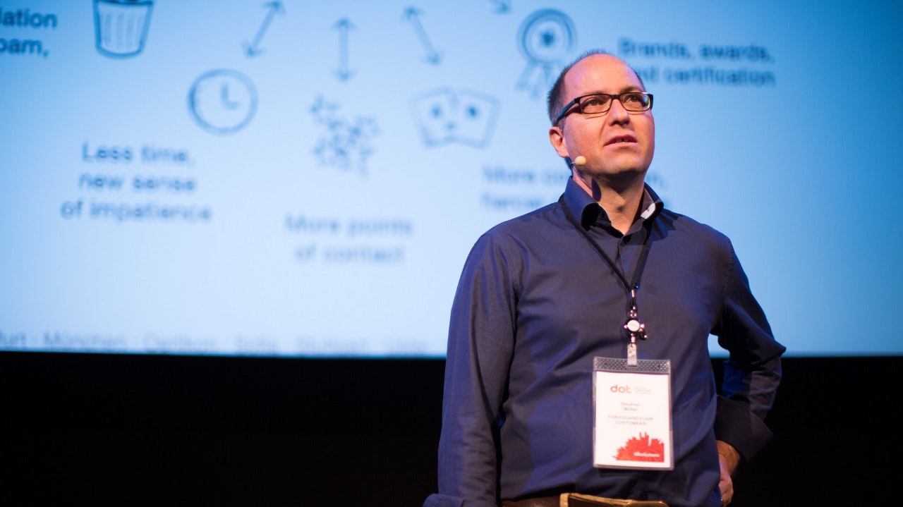 Stephan Müller presenting at a conference