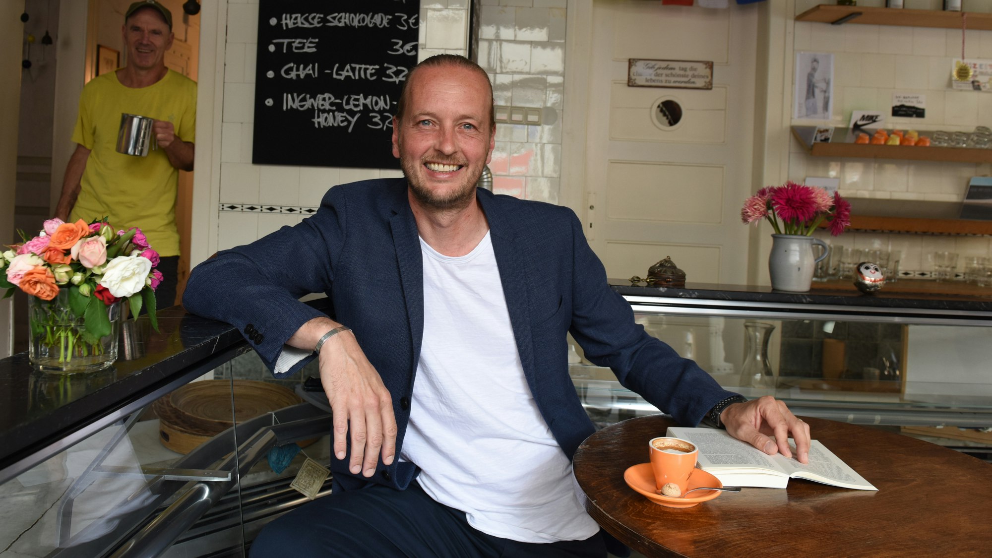 Hannes Benjamin Weikert in a cafe.