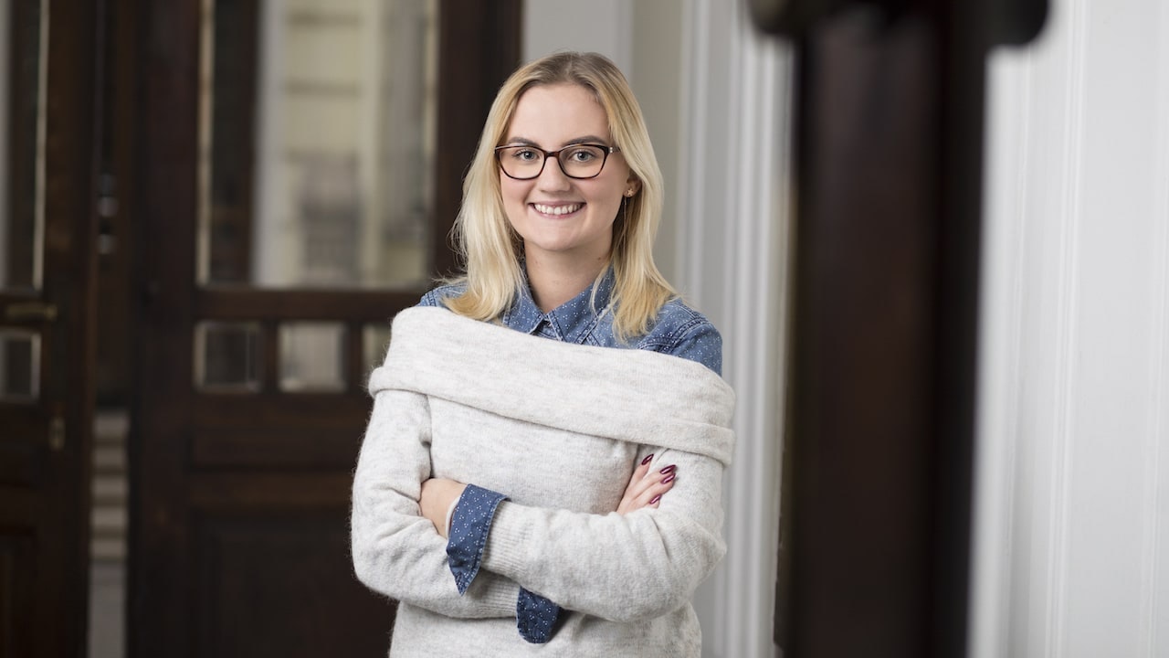 Profile picture of Jacqueline Pregesbauer with glasses.