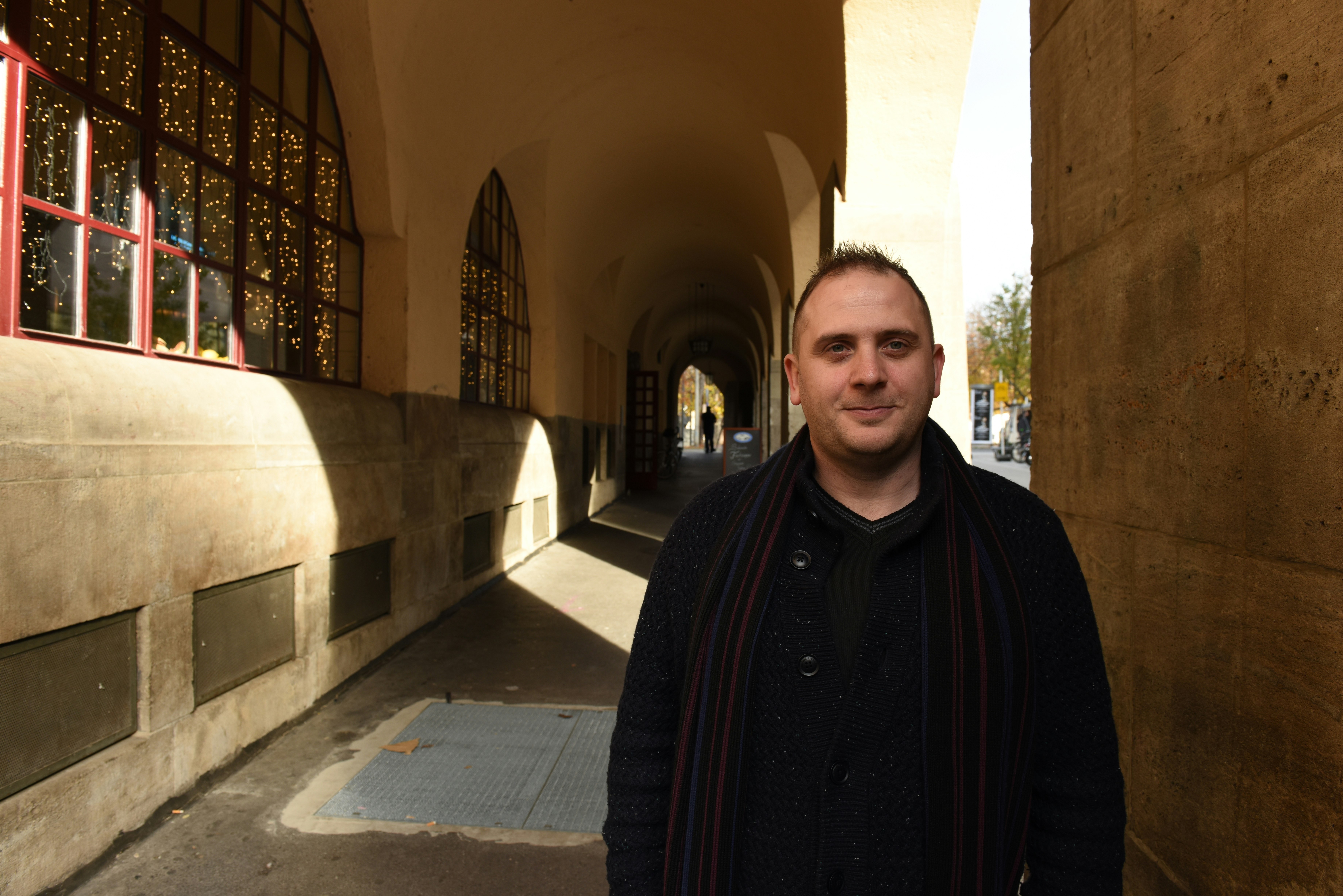 Profile photo of Pascal Bayard standing, looking into the camera.