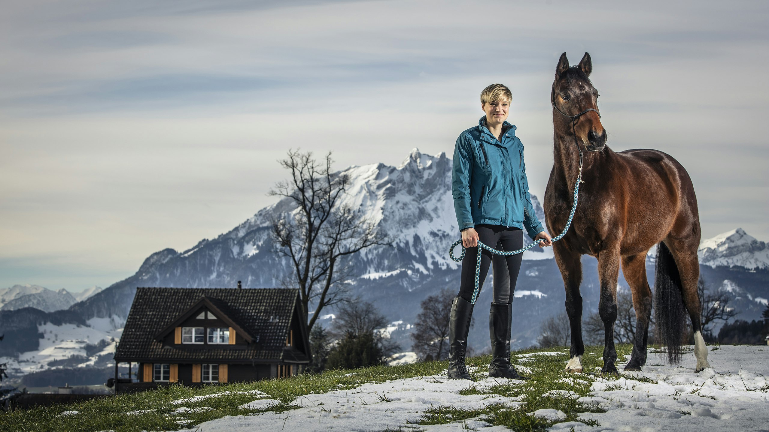 Johanna standing with her horse