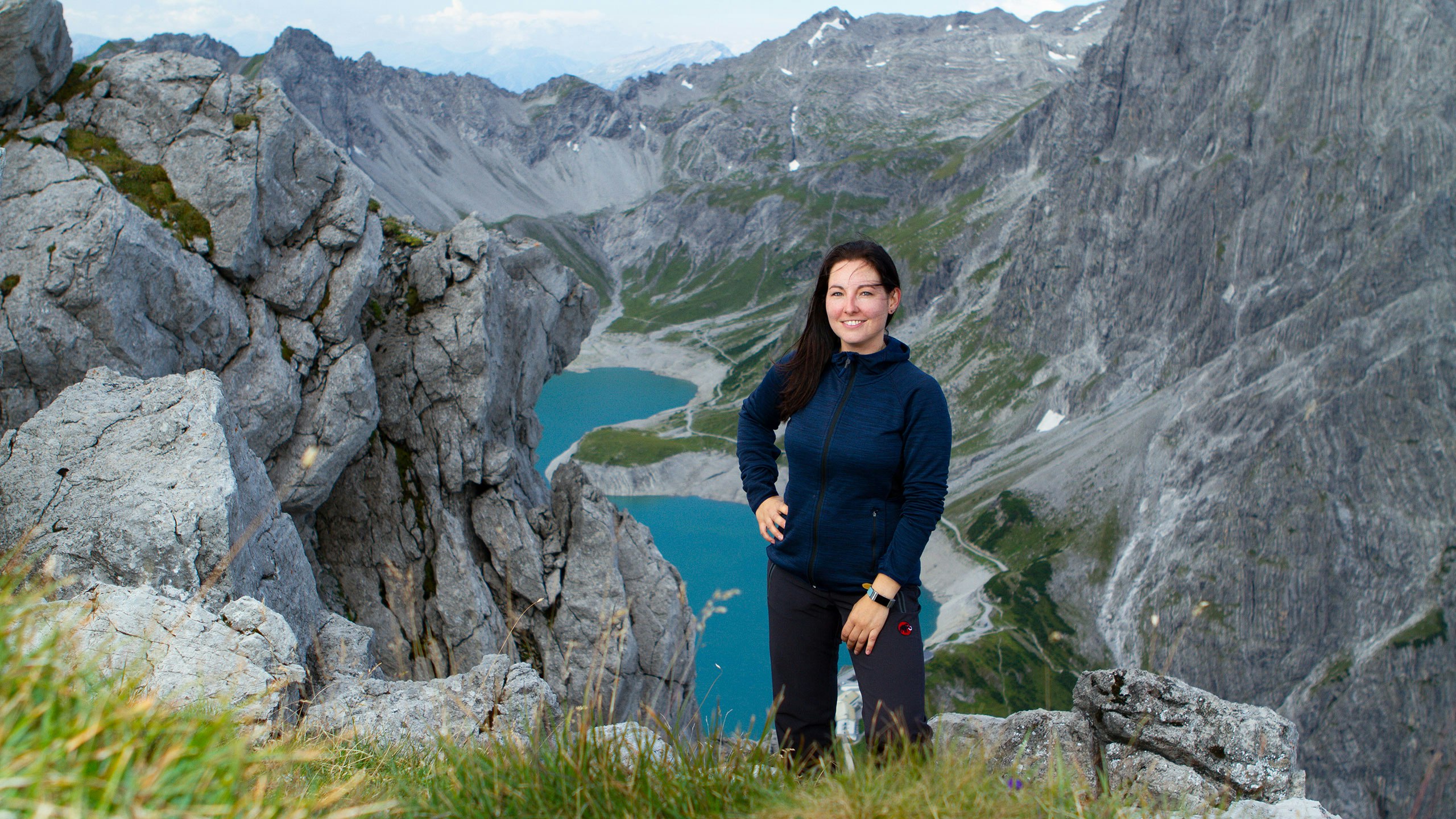 Bettina an einem See