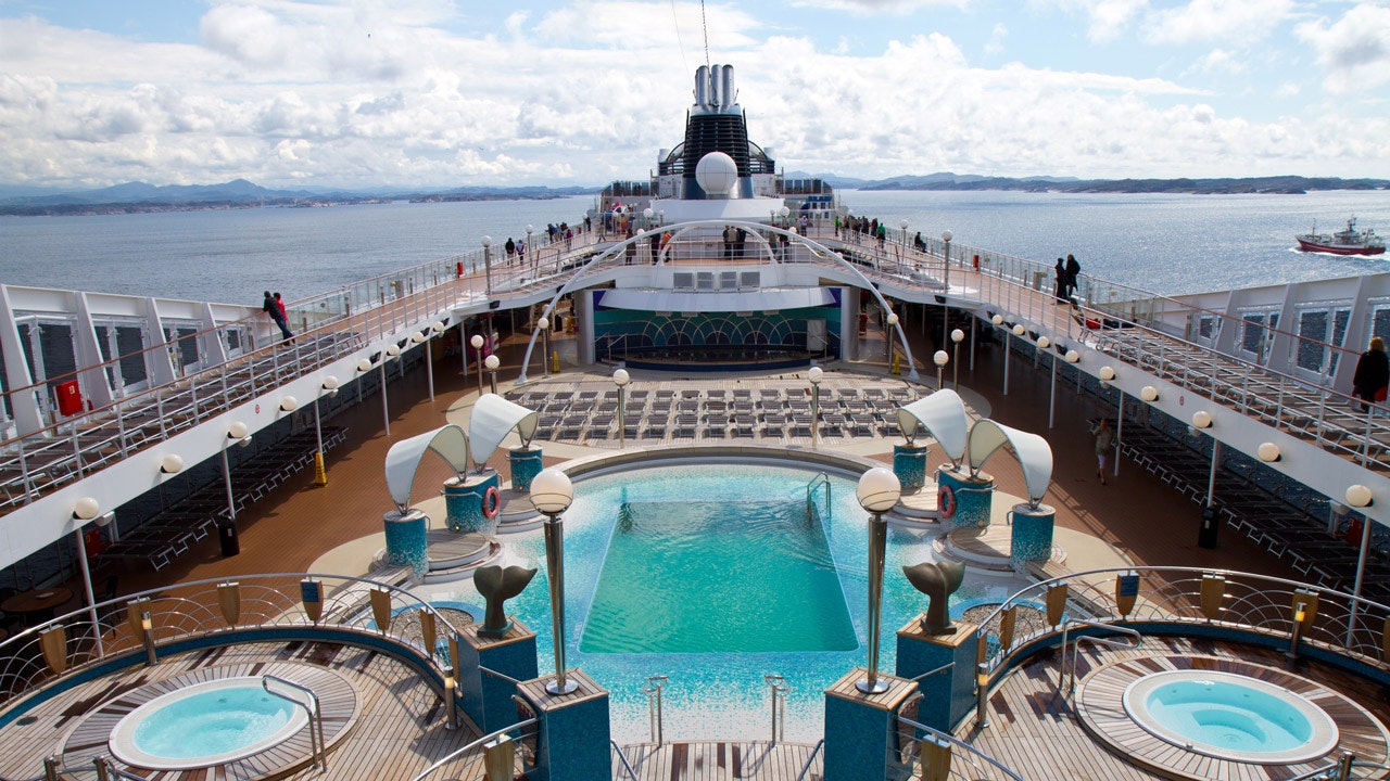 Sundesk with pool on a ship