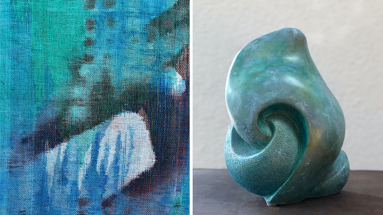 Twee afbeeldingen, links een schilderij, rechts een sculptuur, beide met hetzelfde turkoois blauwe kleurenschema.
