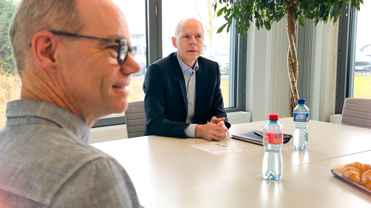 PIM-Experte Christian Leeger von foryouandyourcustomers im Interview mit den Projektverantwortlichen der SFS Schweiz Group