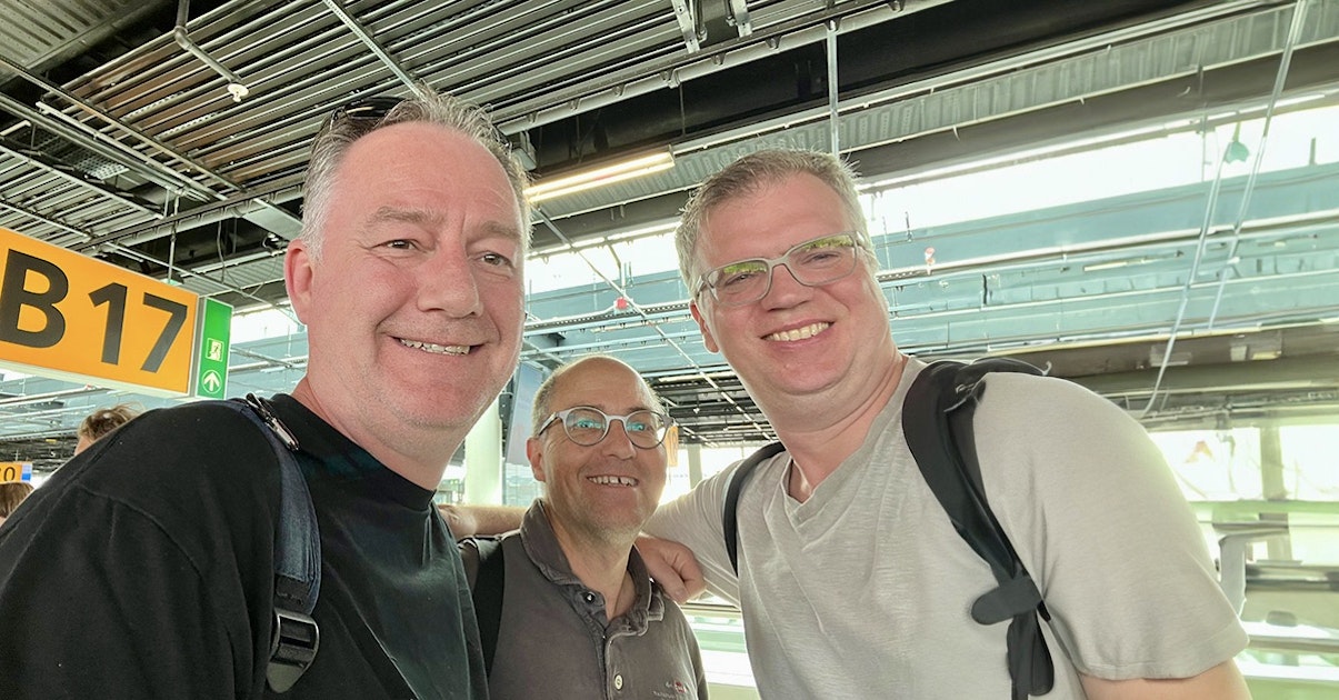 Malcom Ingram, Stephan Müller and Jonathan Möller at airport