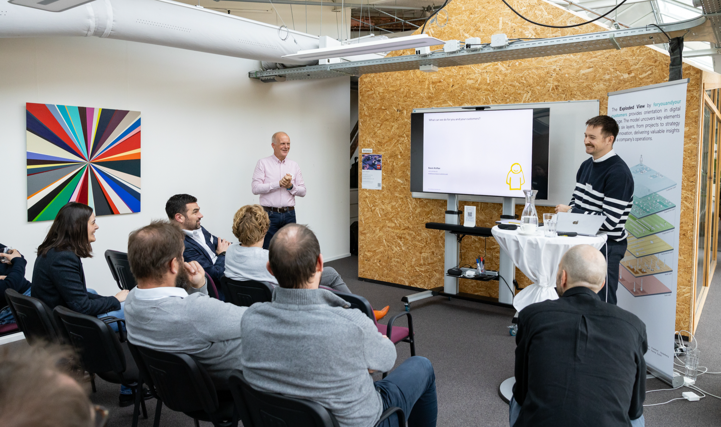 Kevin und Albert Jan präsentieren die Exploded View bei einem Business Breakfast