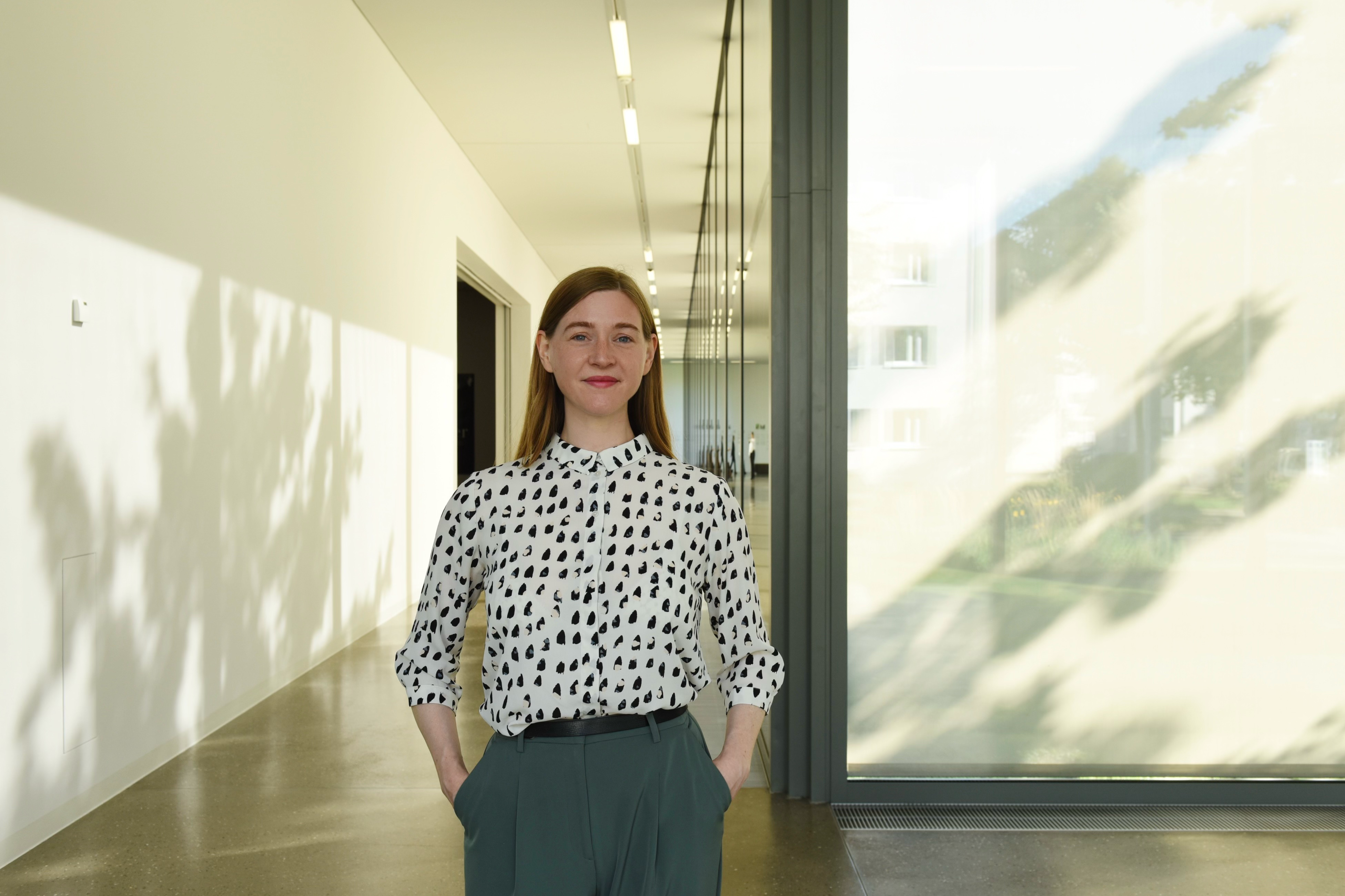 Essener Office manager posing in Folkwang museum