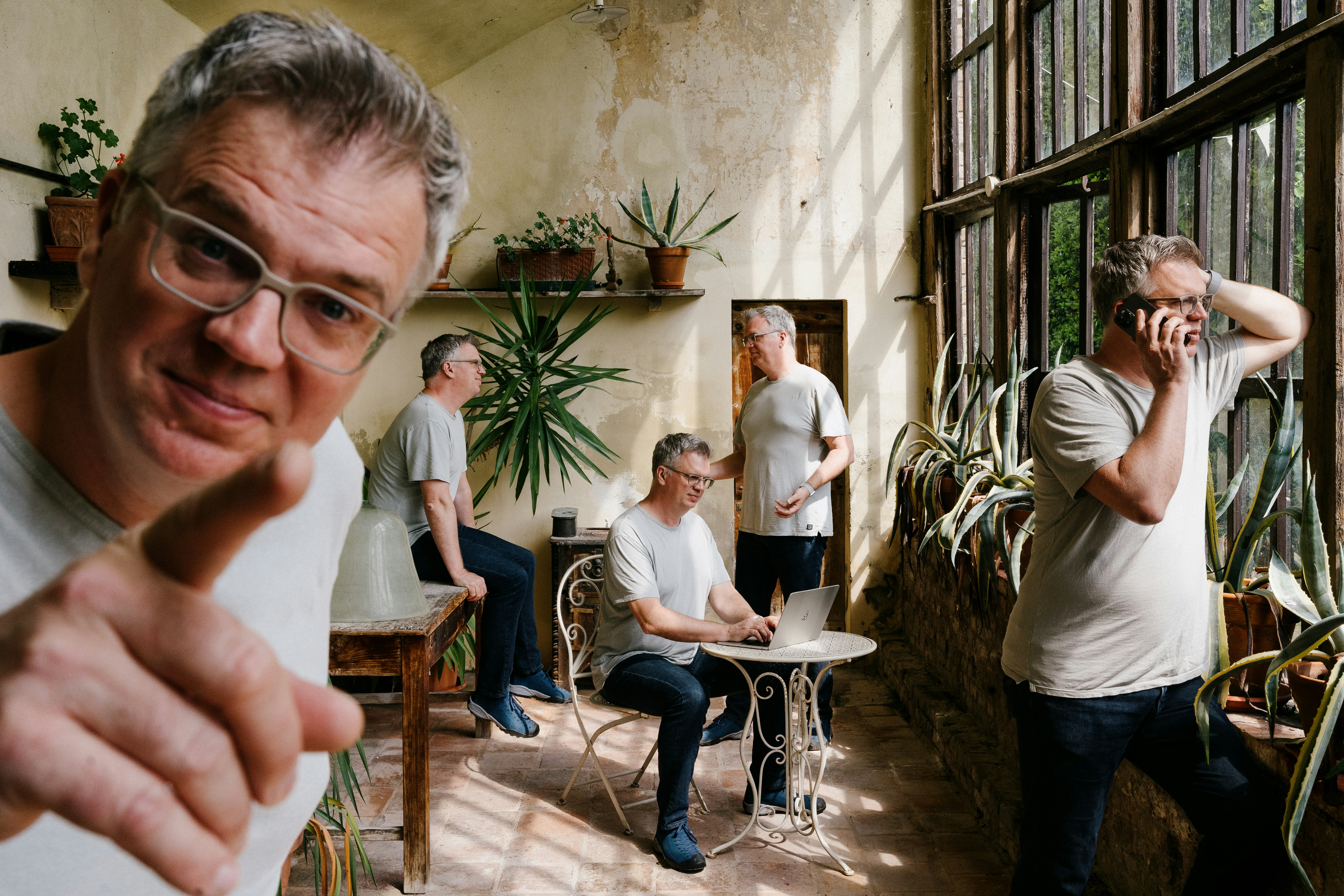 Jonathan Möller in fünffacher Version
