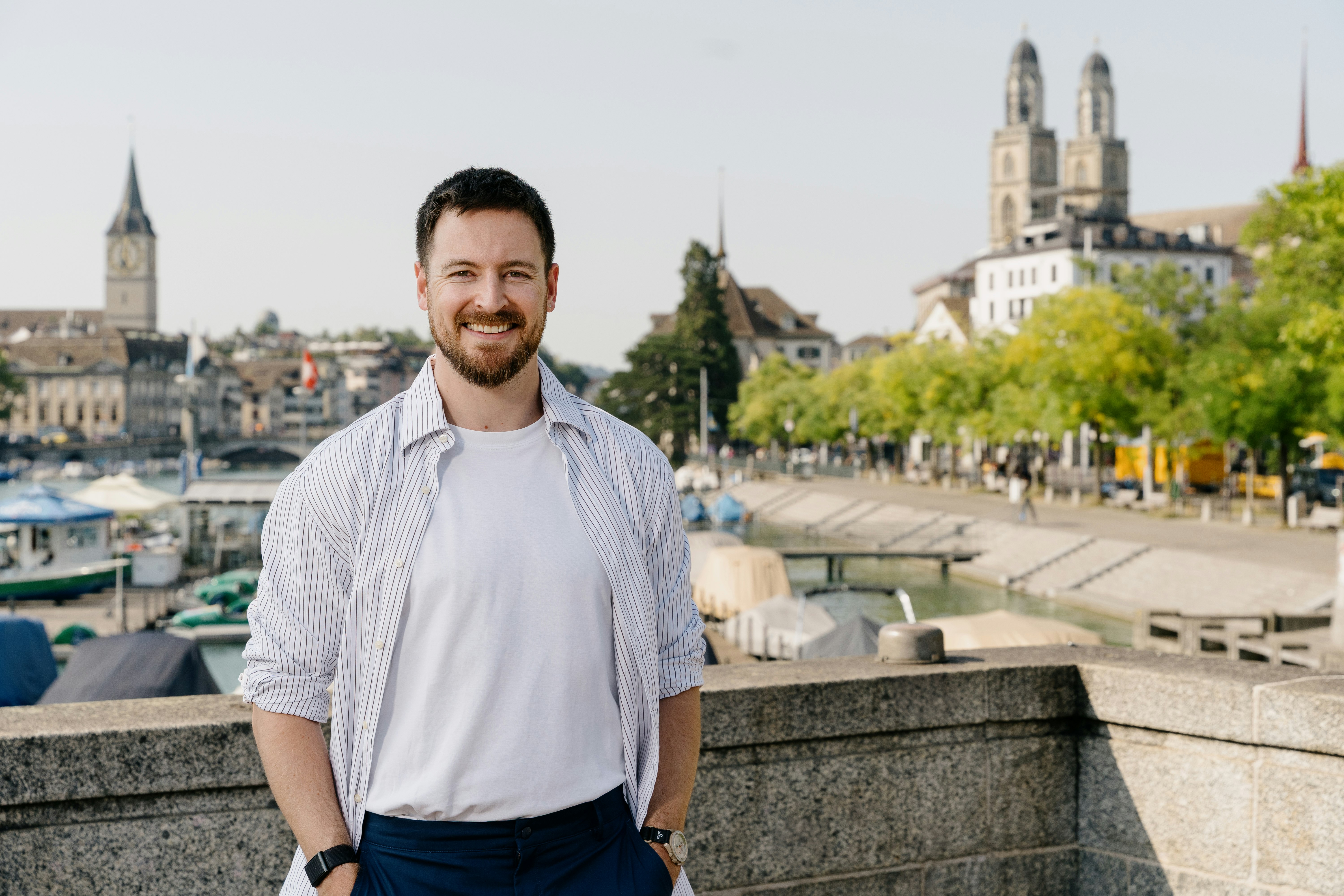 Kevin Krifter vor dem Grossmünster