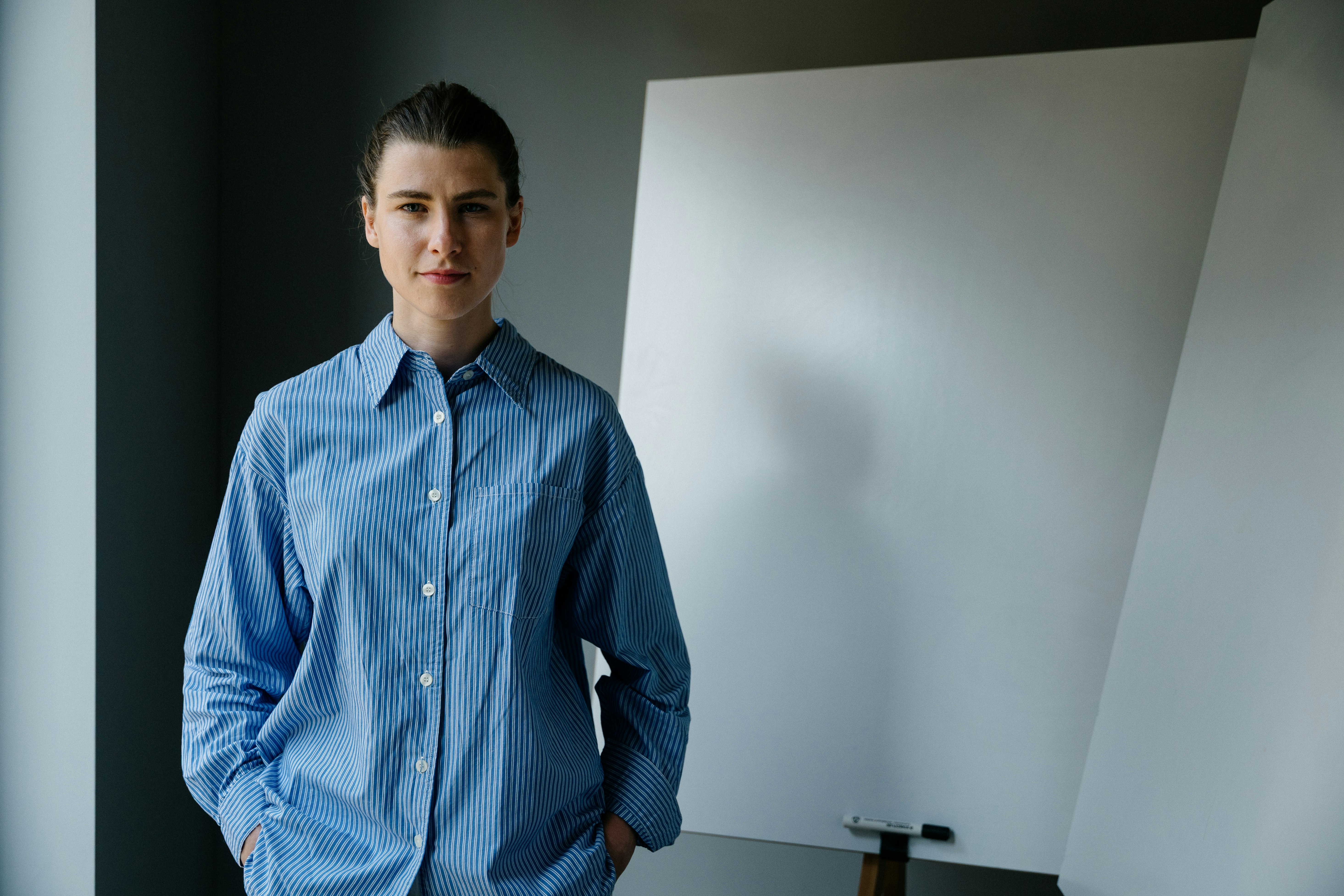 Myrta Brugger vor Whiteboard