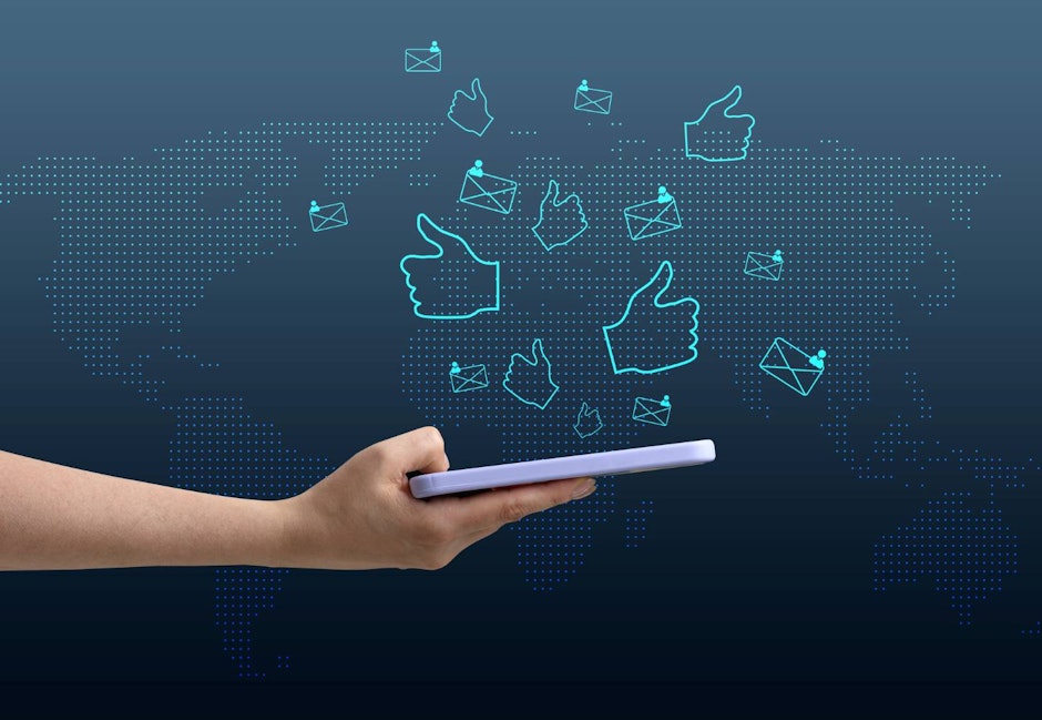 Mobile phone notifications for published news, likes and comments in the global social network
