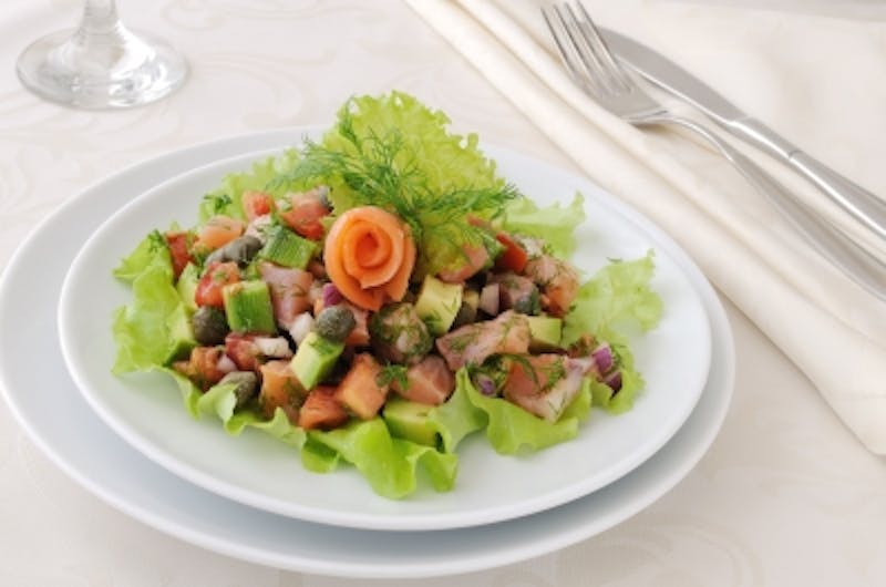there is a plate of salad with carrots and lettuce on it