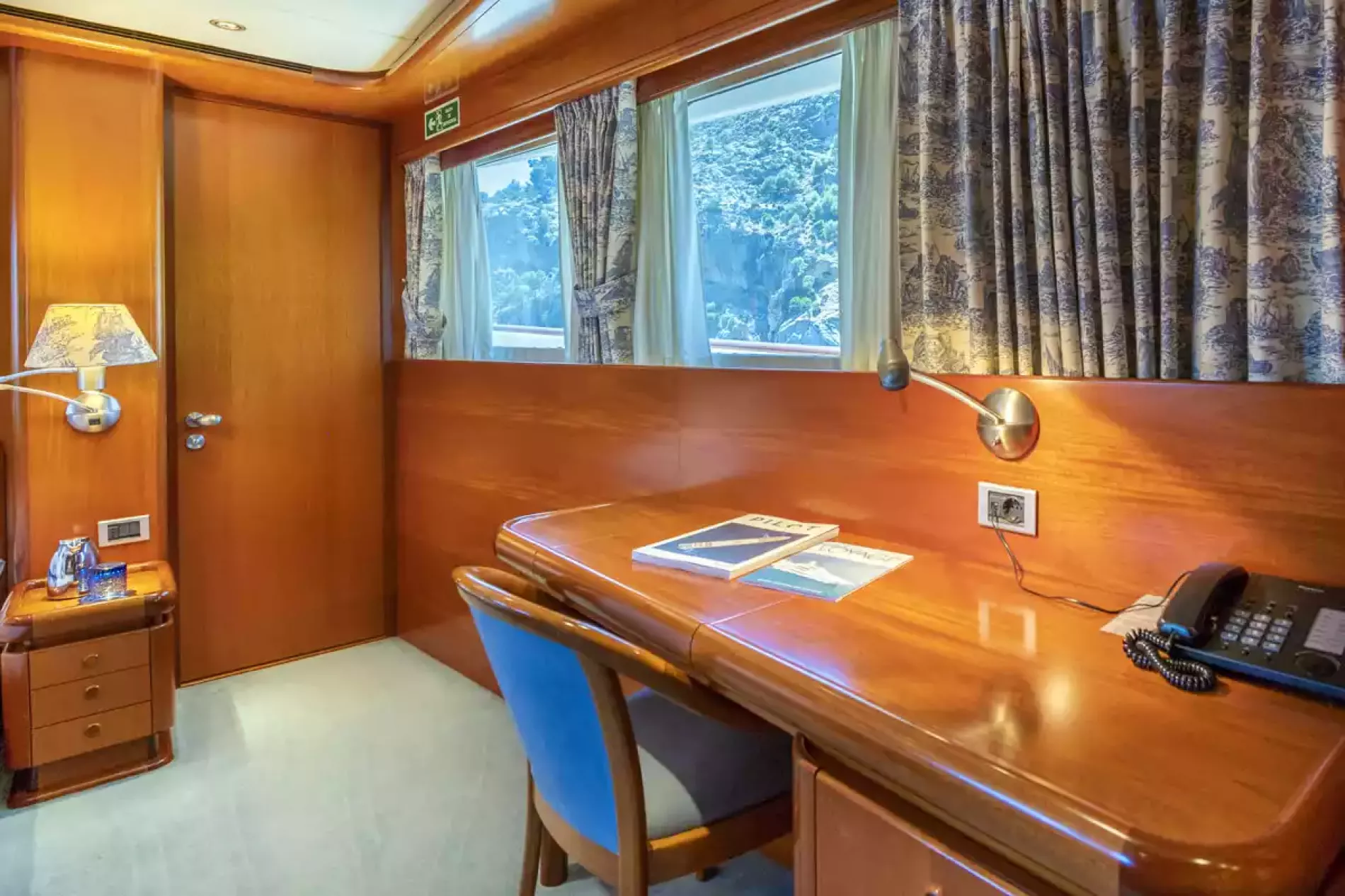 Interior - 13/16
