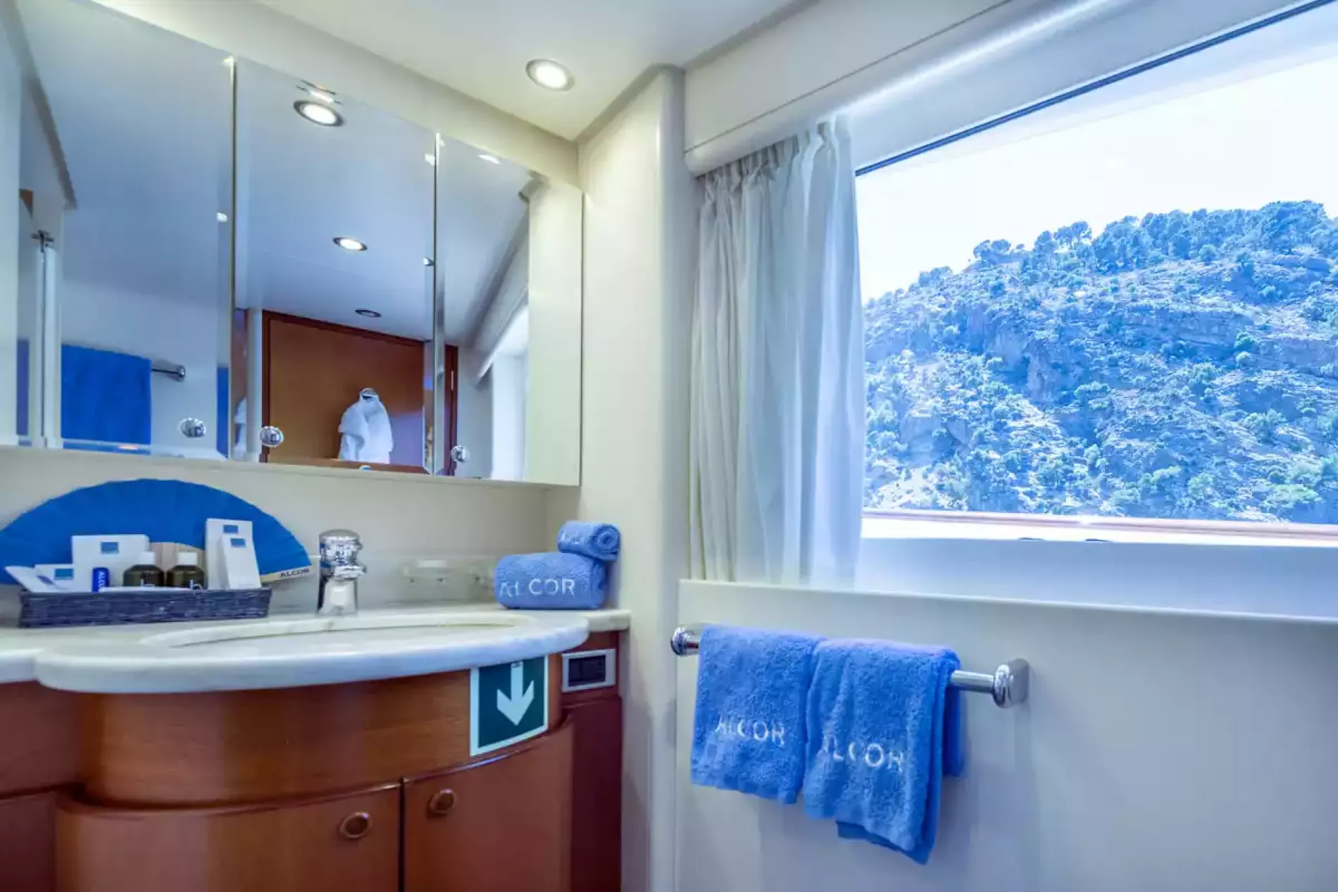 Interior - 15/16