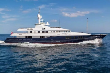 luxury rental yachts