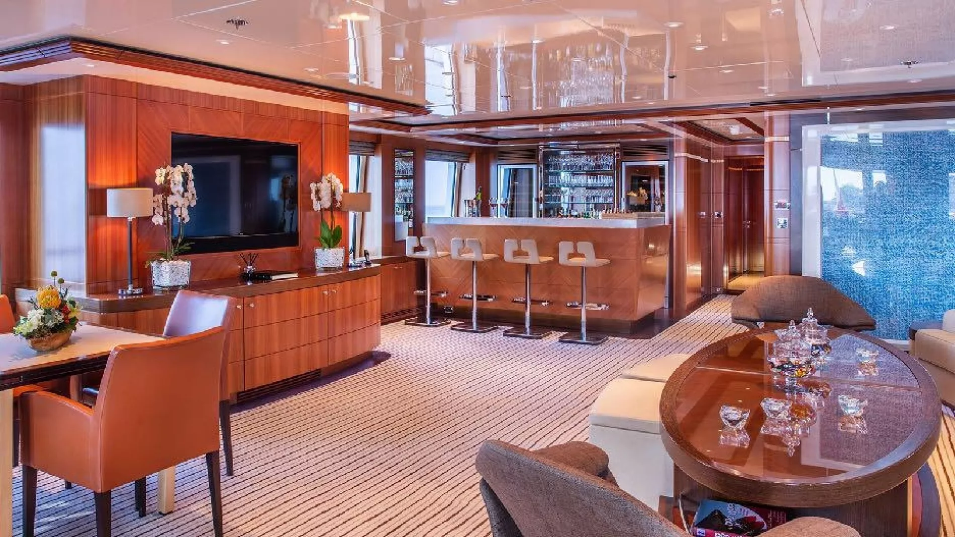 Interior - 0/25