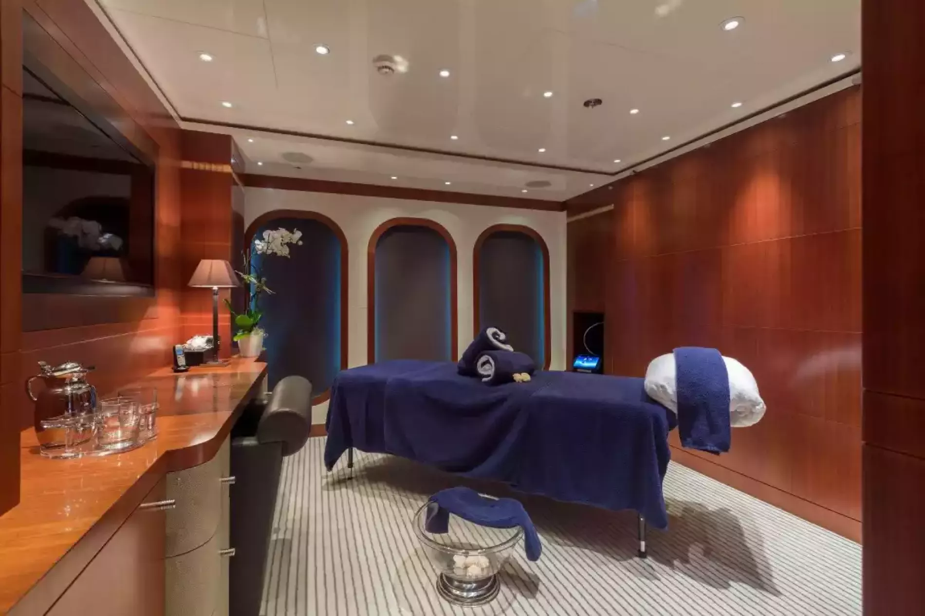 Interior - 24/25