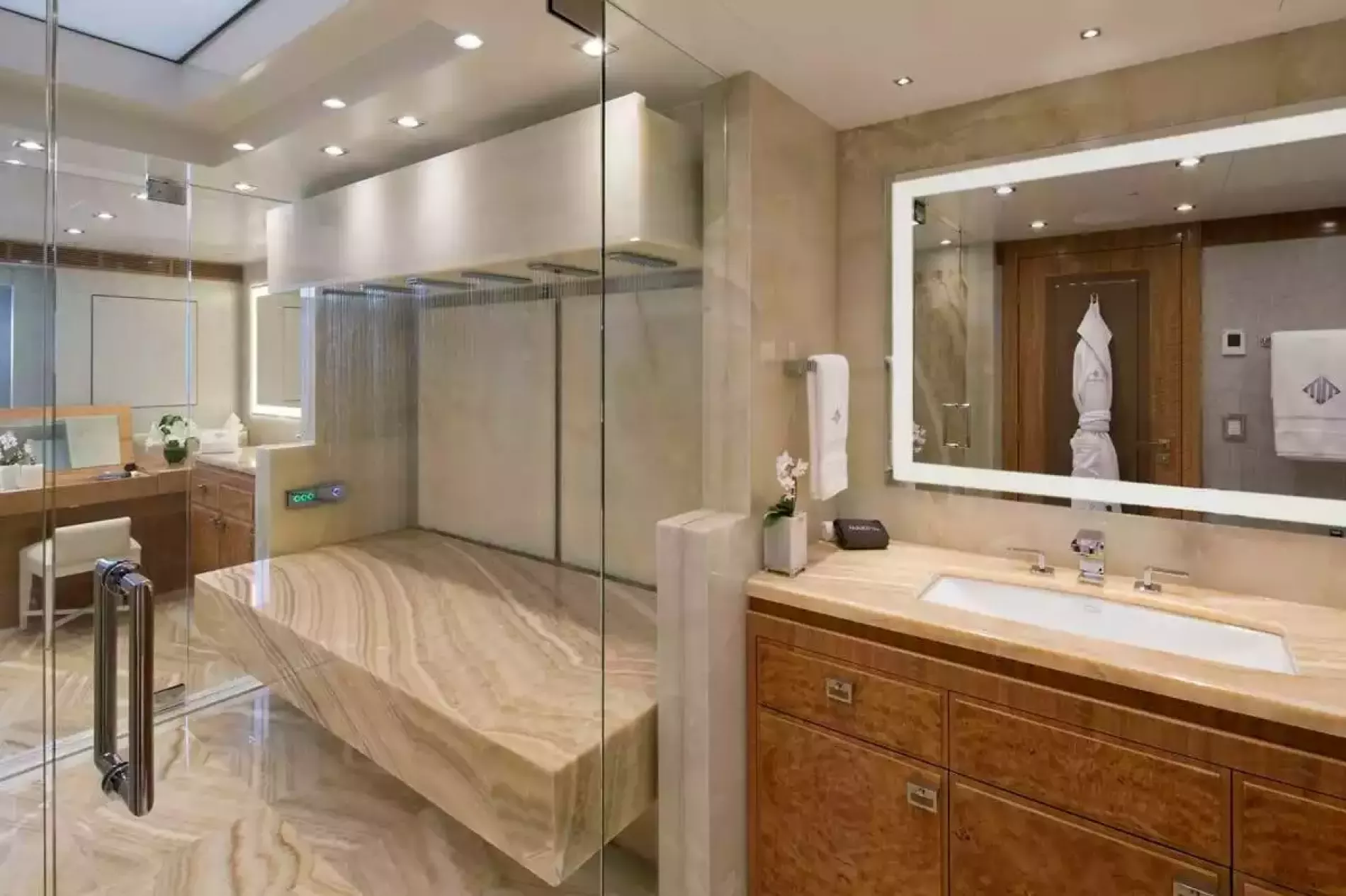 Interior - 17/24
