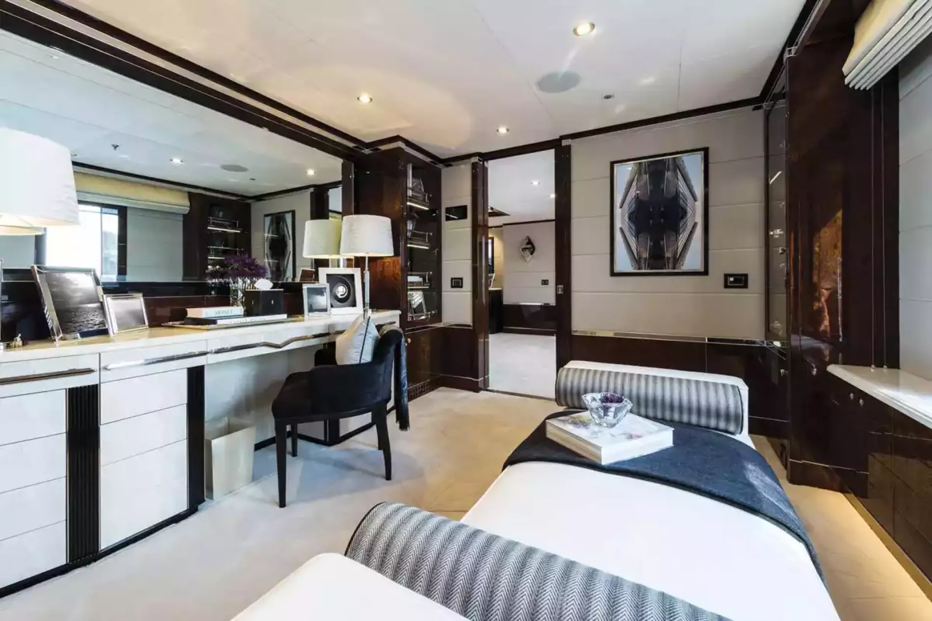 Interior - 20/28