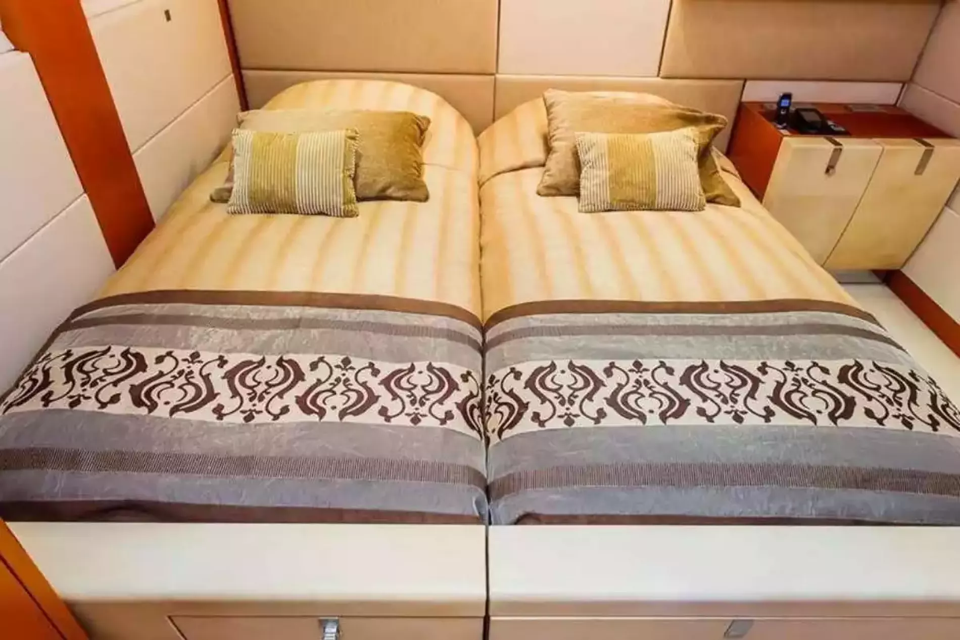Interior - 19/25