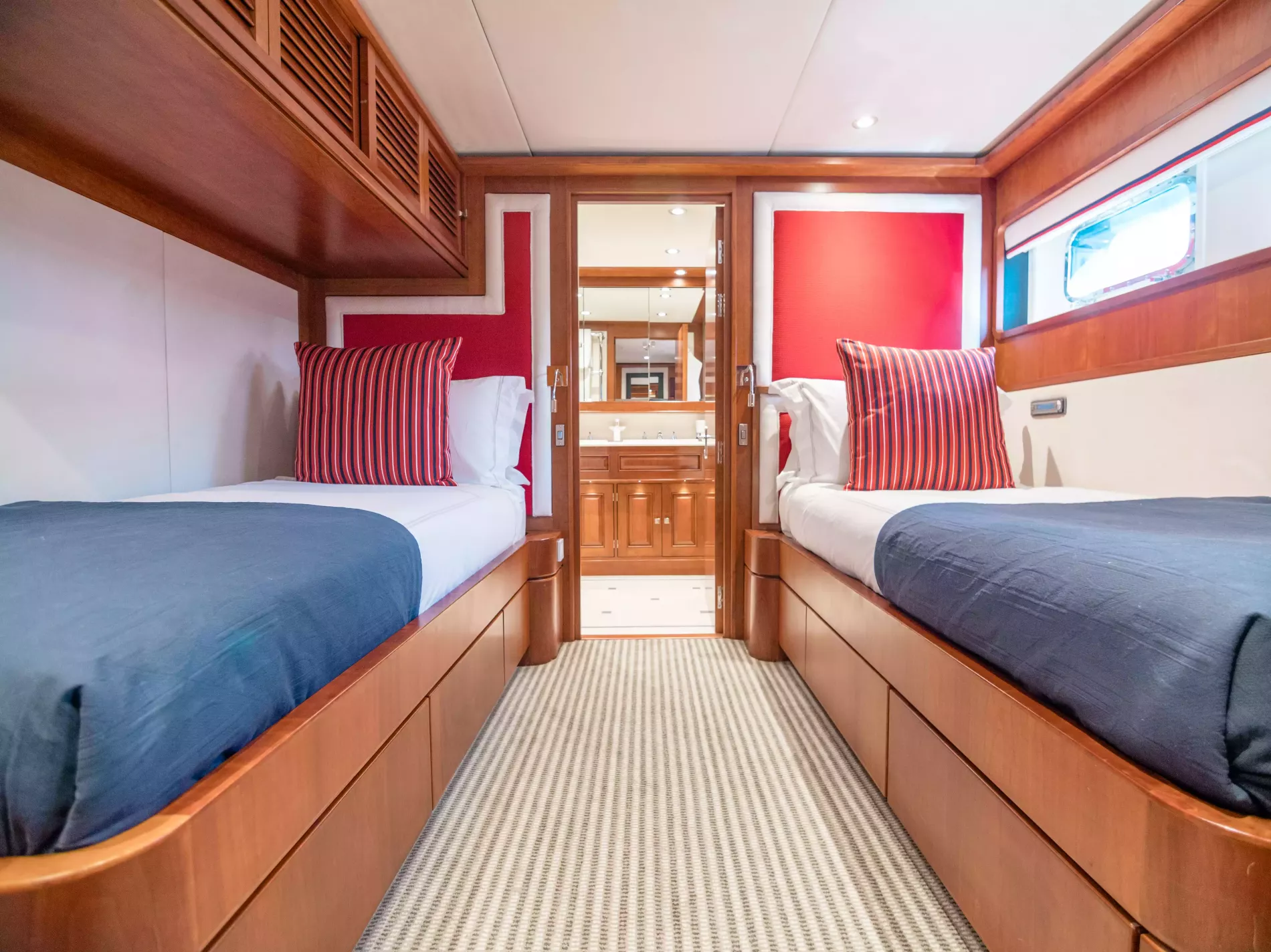 Interior - 10/15