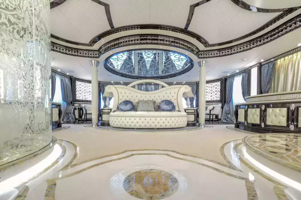Interior - 0/36