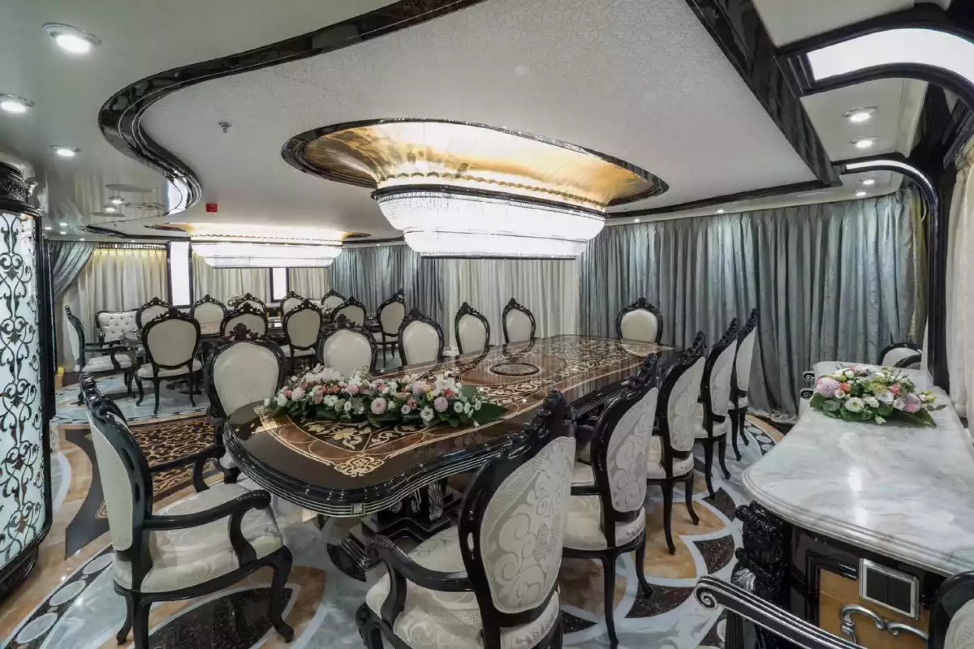 Interior - 2/36