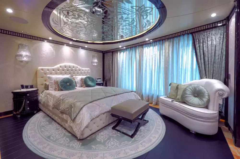Interior - 18/36