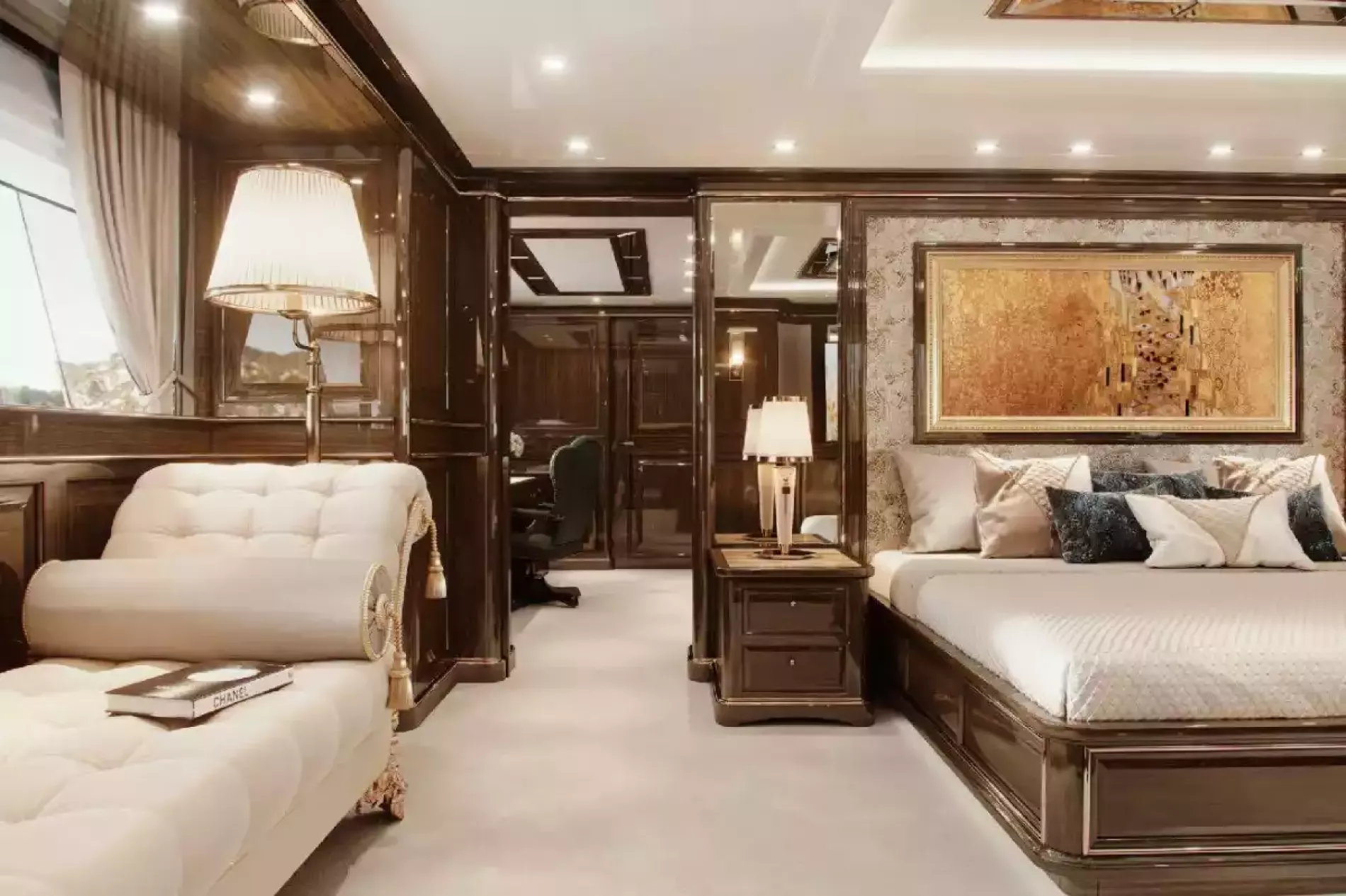 Interior - 19/48