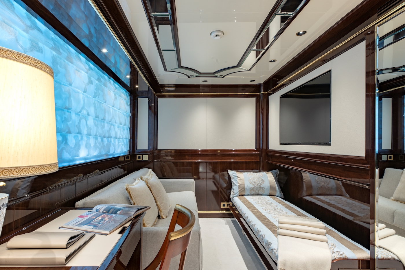 Interior - 29/48