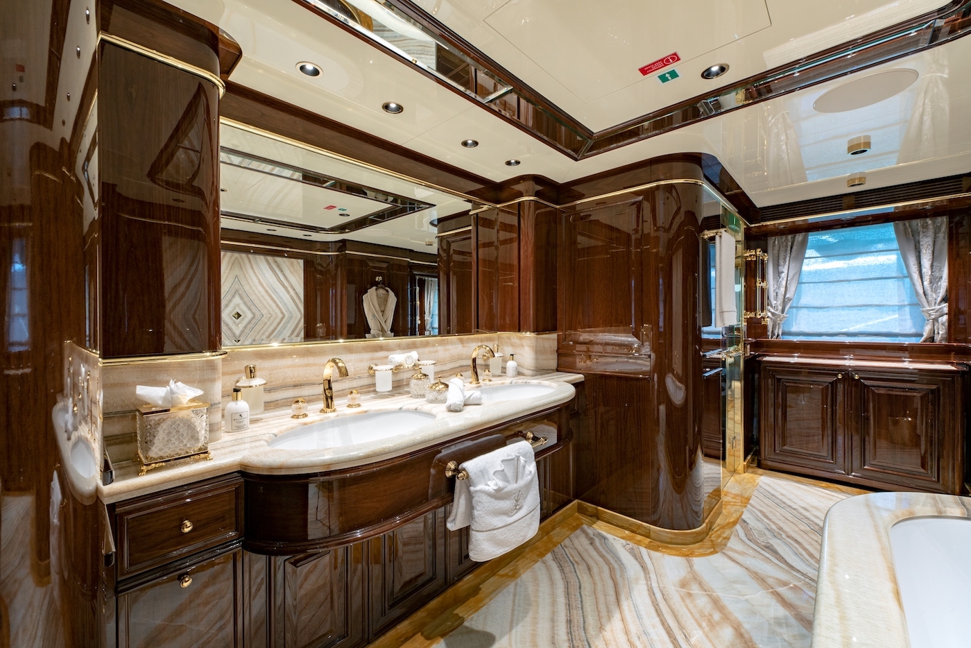 Interior - 38/48