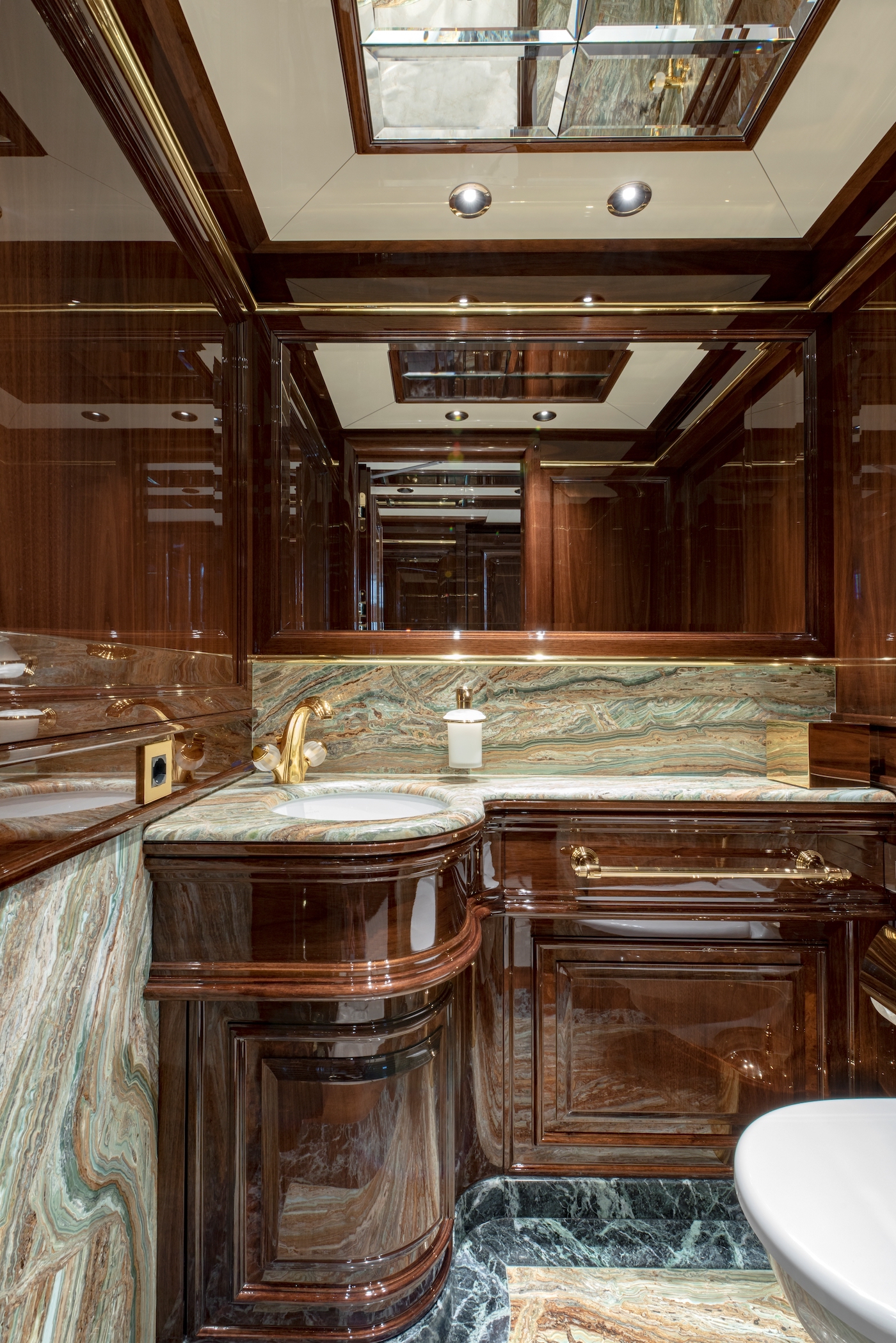 Interior - 39/48