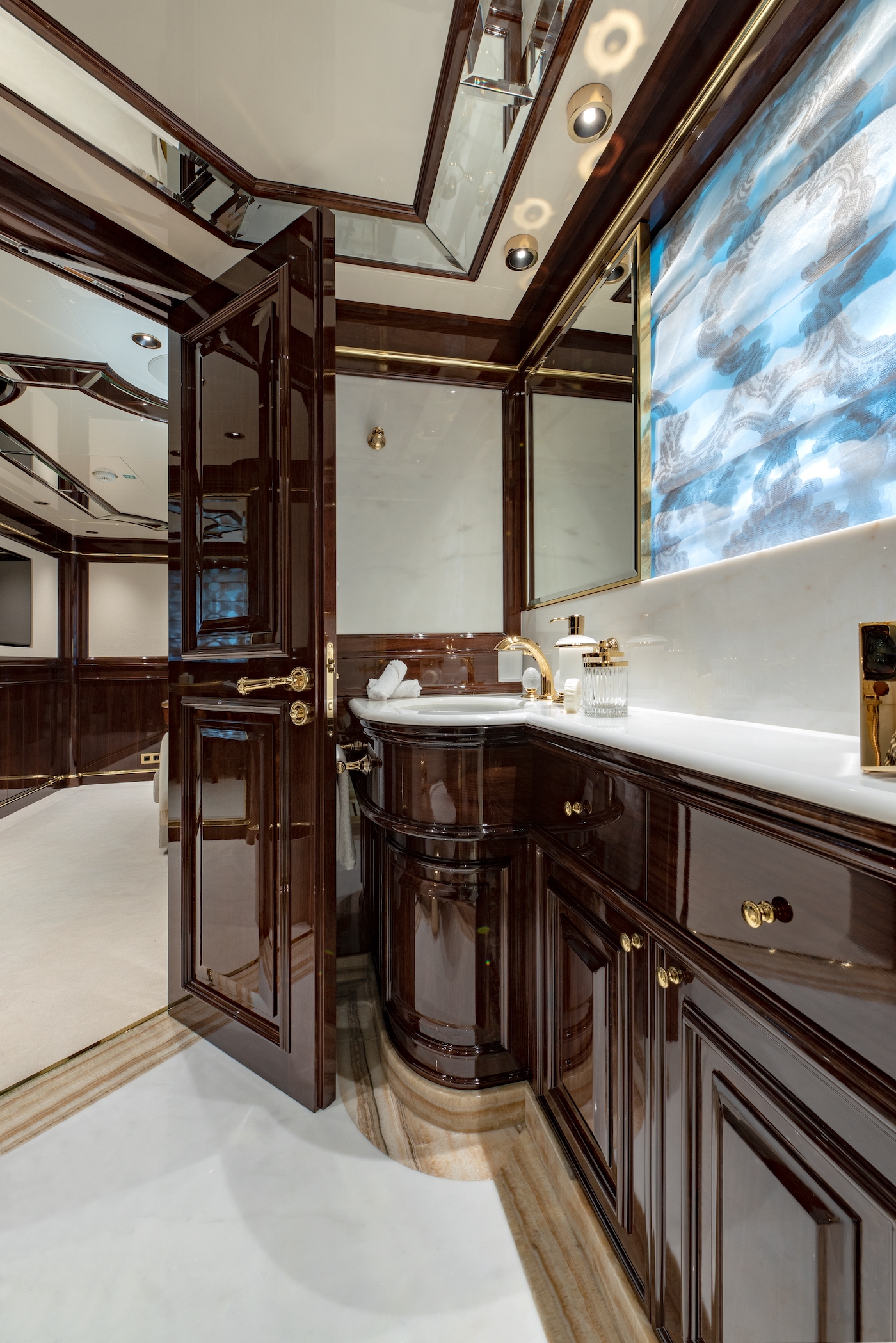 Interior - 42/48