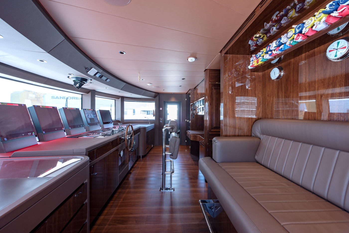 Interior - 45/48