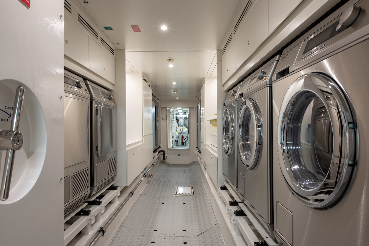 Interior - 47/48