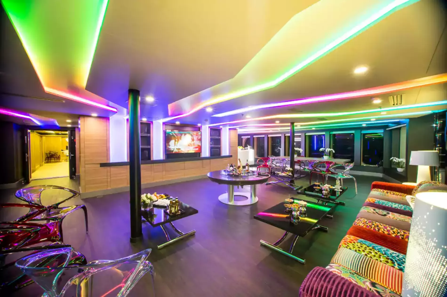 Interior - 40/42