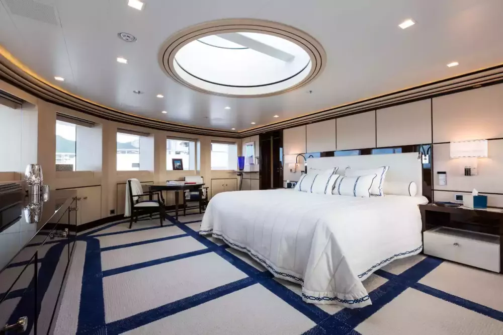 Interior - 18/42
