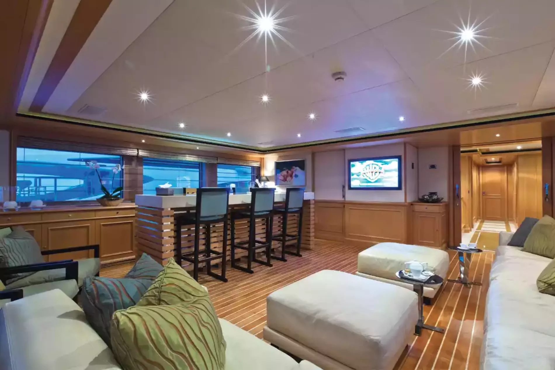 Interior - 2/15