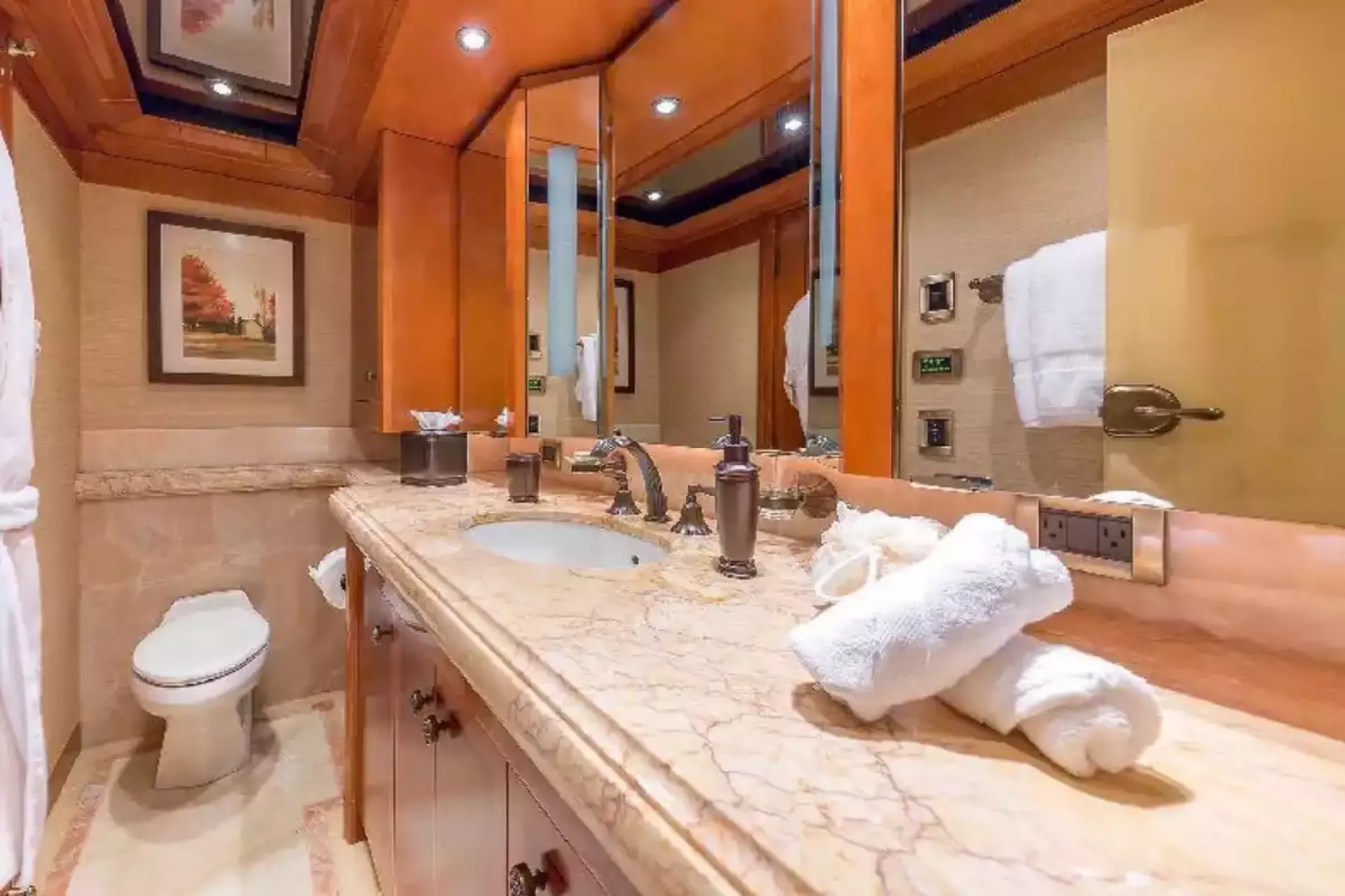 Interior - 18/27