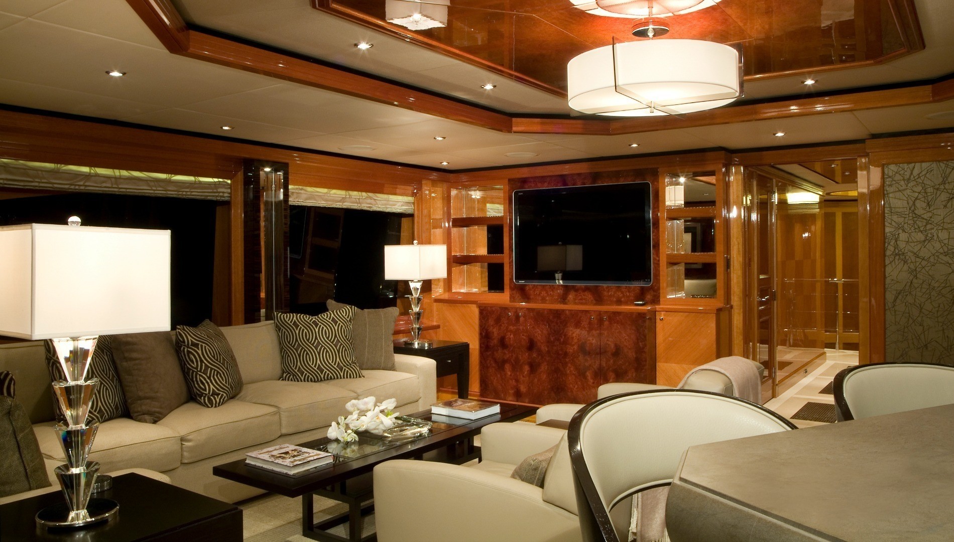Interior - 2/33