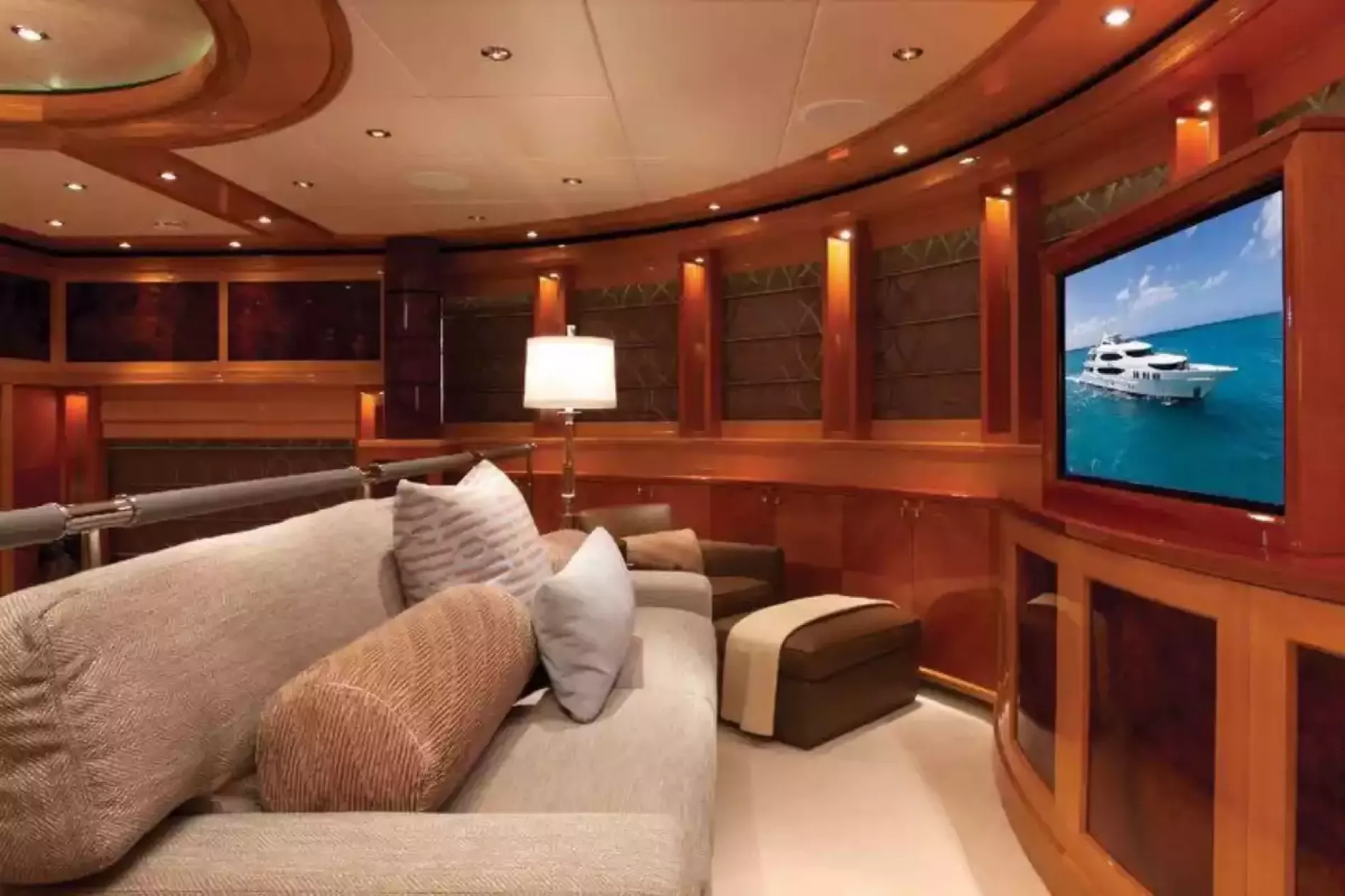 Interior - 13/33