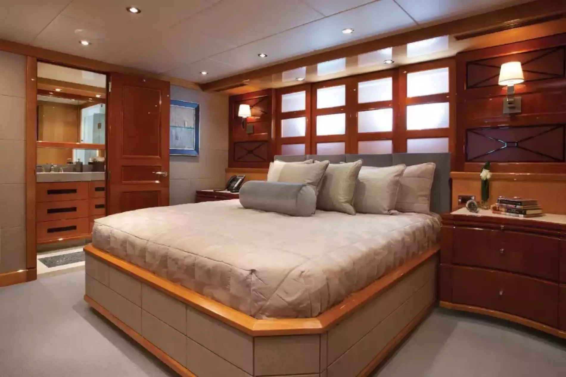 Interior - 18/33