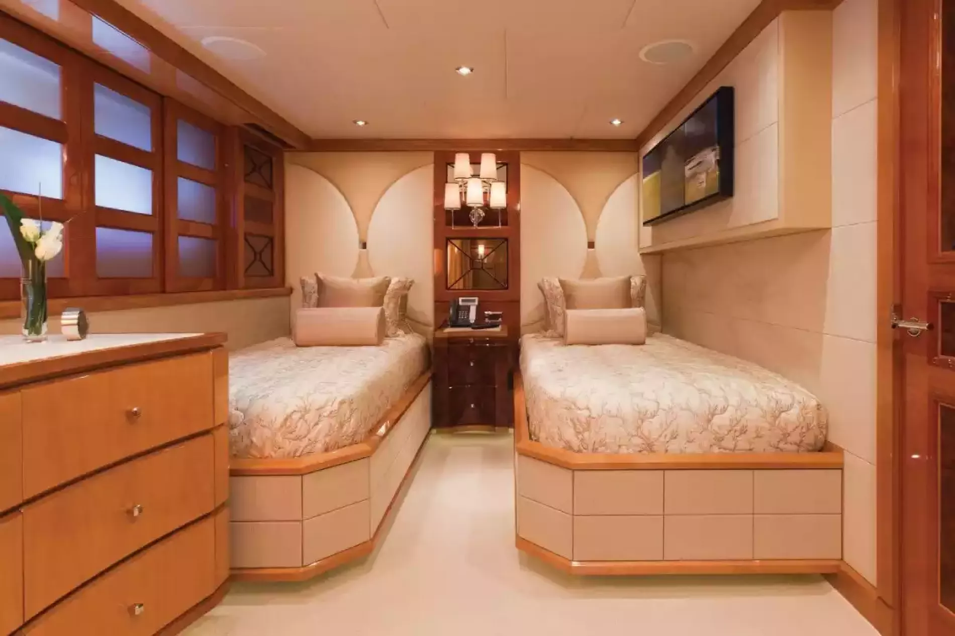 Interior - 19/33