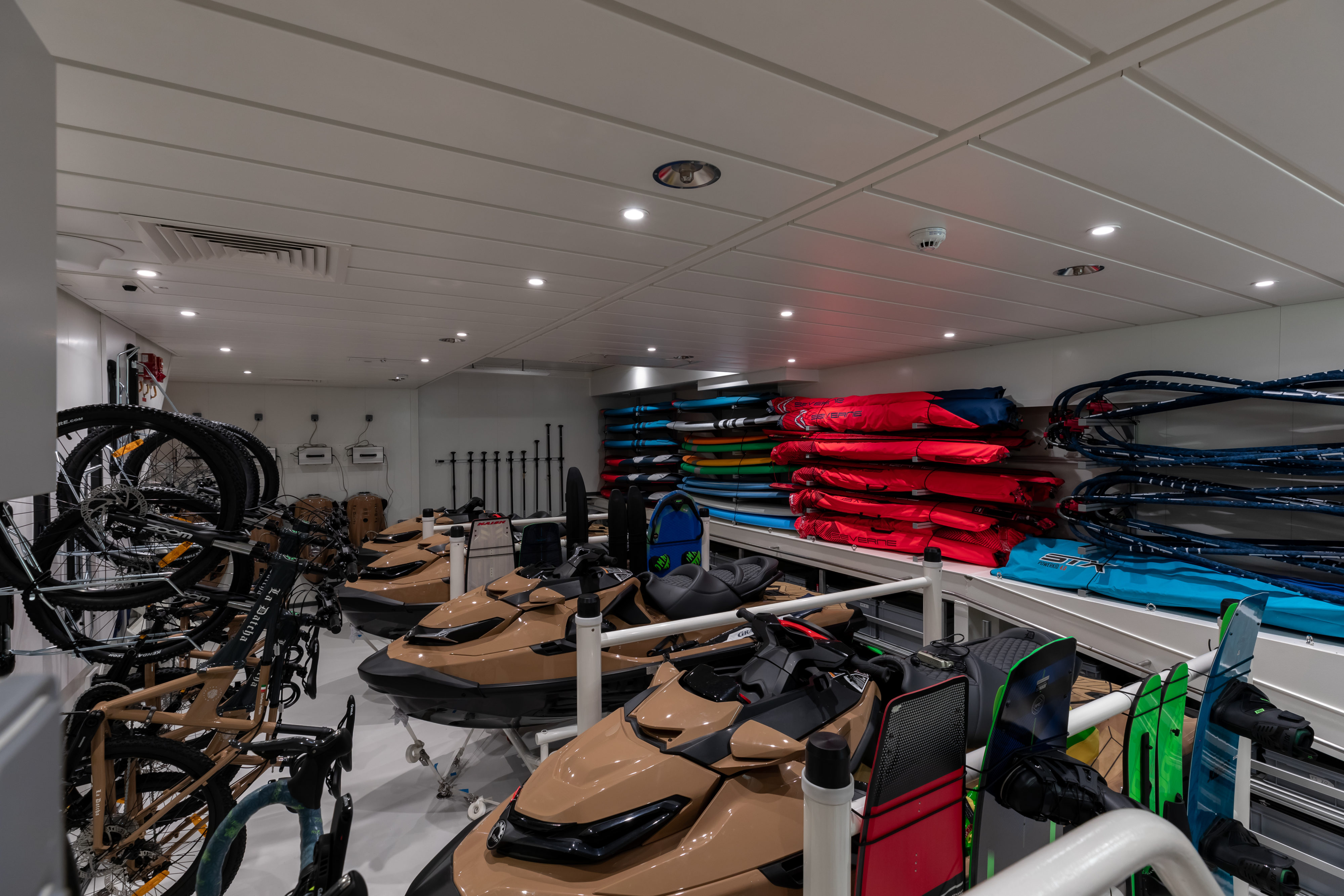 Interior - 43/46