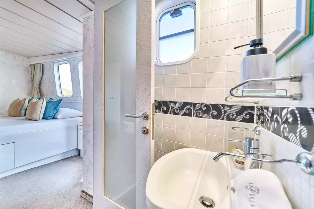 Interior - 25/29
