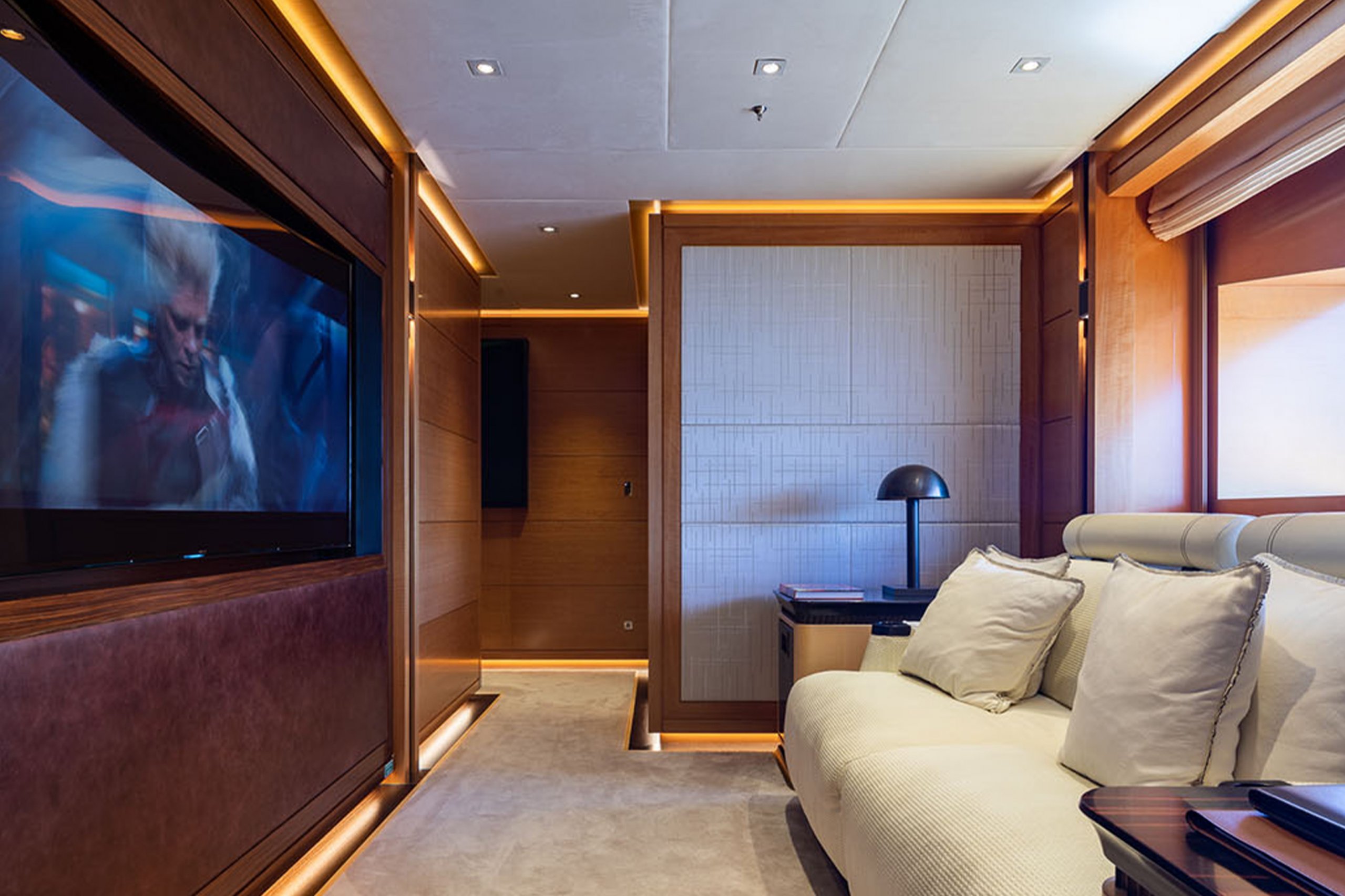 Interior - 9/33