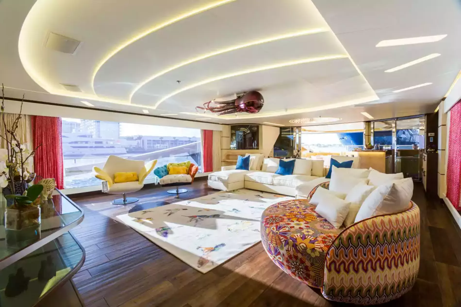 Interior - 0/32